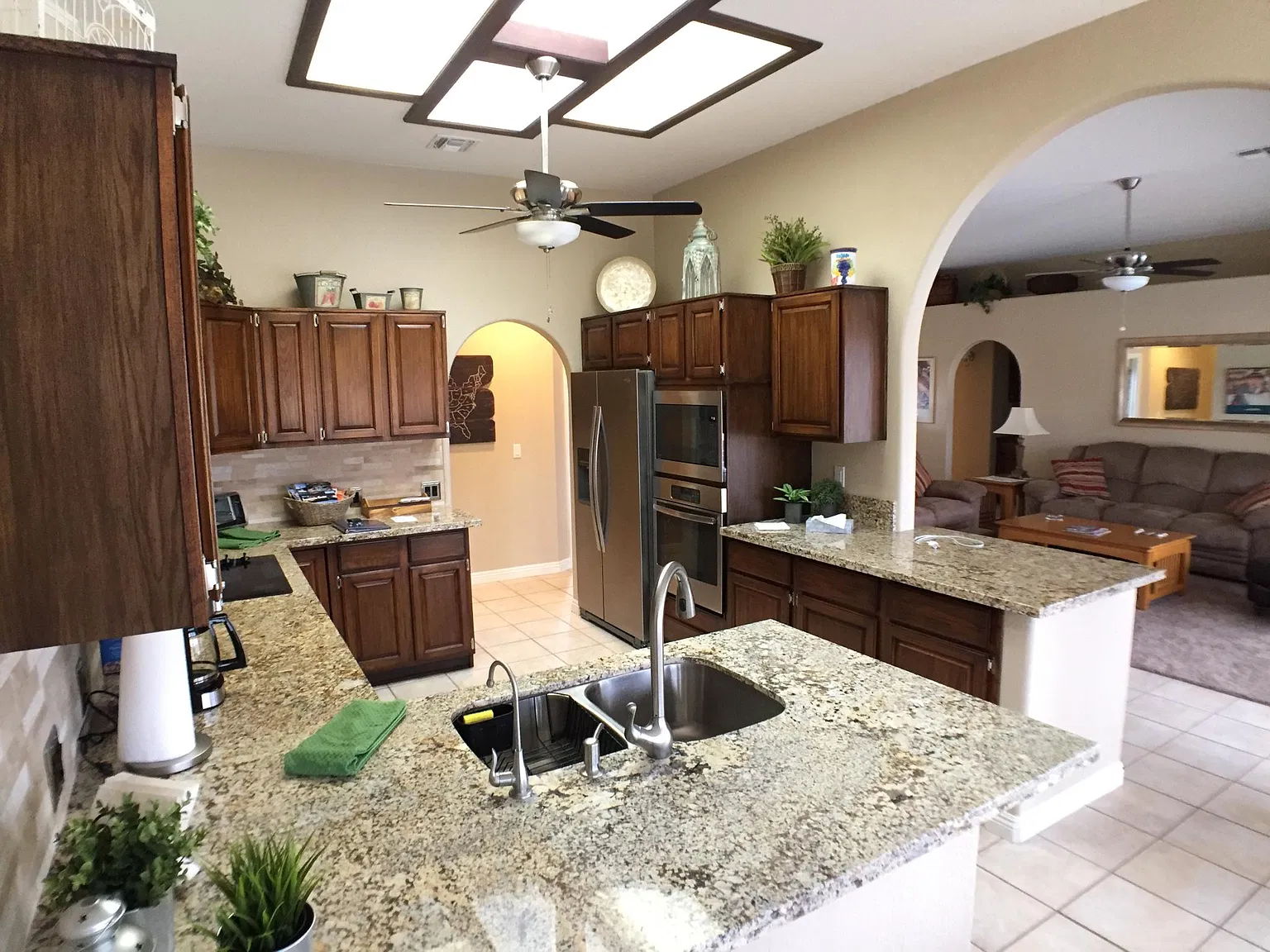 1865 Glorietta Ln — Photo 4