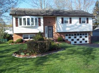 2 Eckman Pl, Rensselaer, NY 12144
