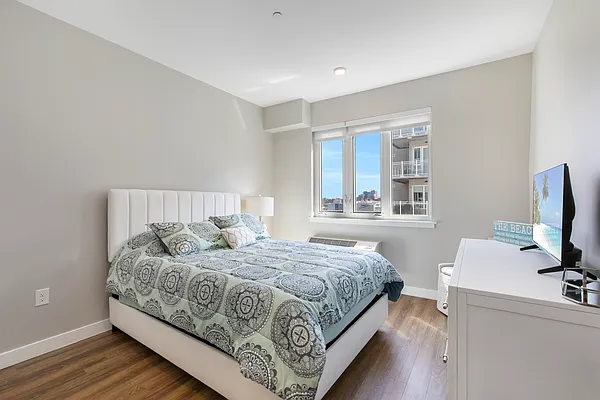 Bedroom, photo 1