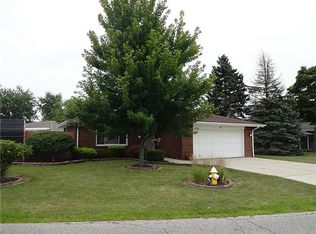 411 Clover Ln, Wauseon, OH 43567