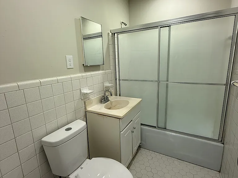 109 Houston Dr — Photo 5