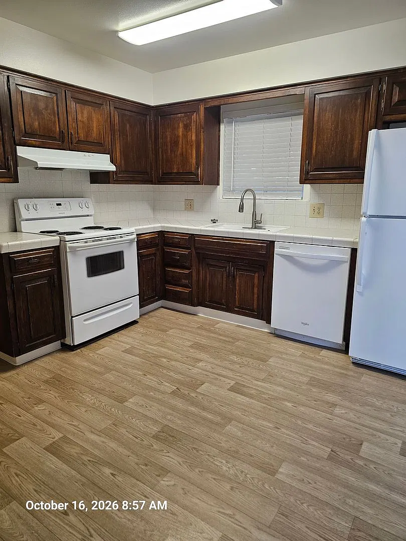 Willow Ct. Triplex — Photo 4