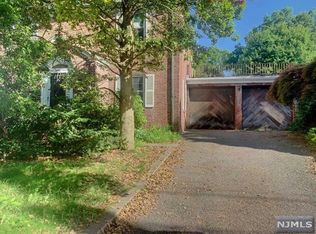 300 Howard Ave, Fair Lawn, NJ 07410