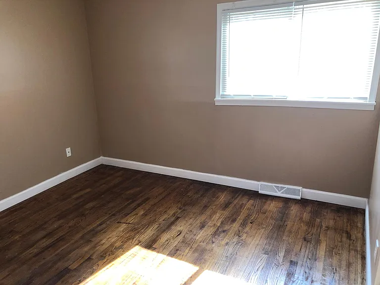 13931 Marshall Ave — Photo 7