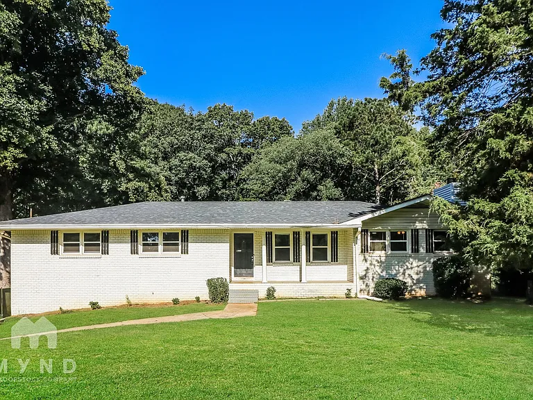 3179 Robin Hood Ln — Photo 1