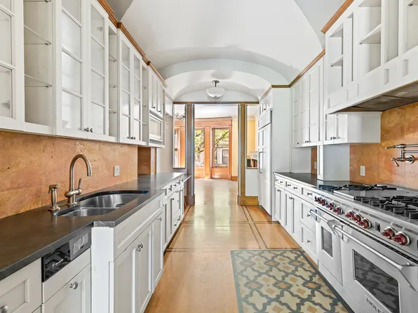 37 West 87th Street image 4 of 16