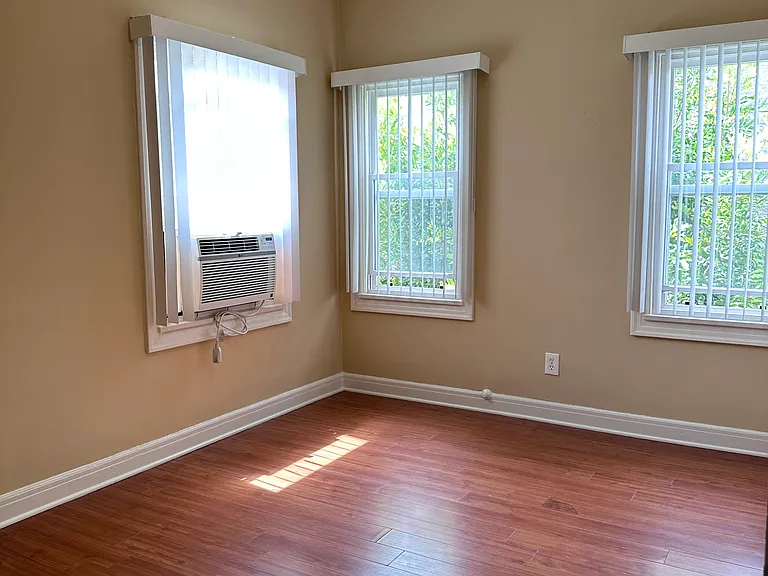 204 E Maple St #204.5 — Photo 12