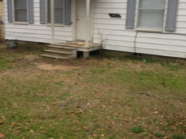 904 E Lake Dr