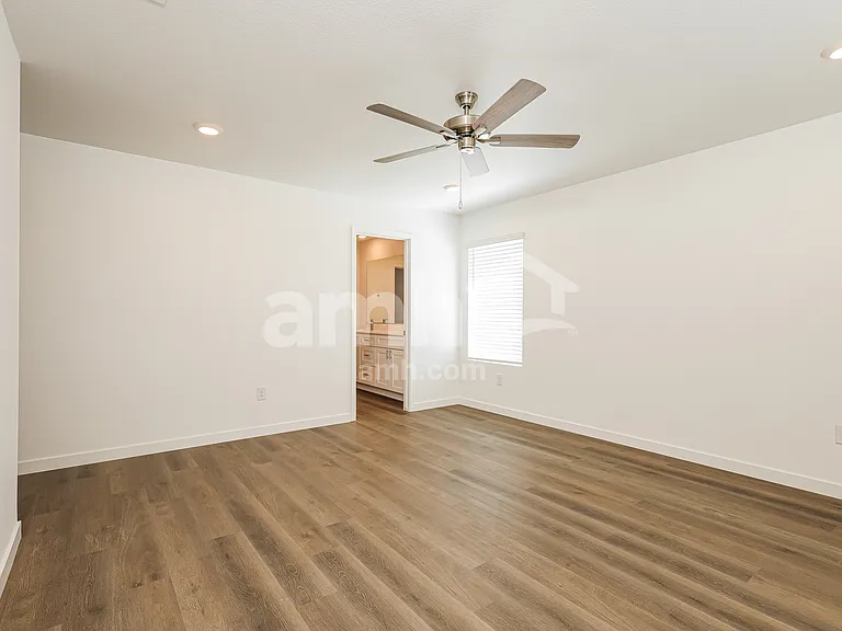 949 Harvey St — Photo 8
