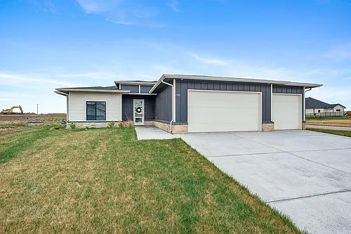 1502 N Emerald Valley Dr Photo 1