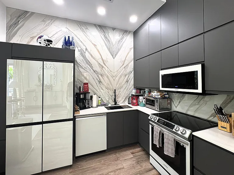 361 Jefferson Ave — Photo 5