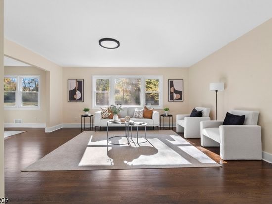 3 Highfield Cir, Mendham, NJ 07945