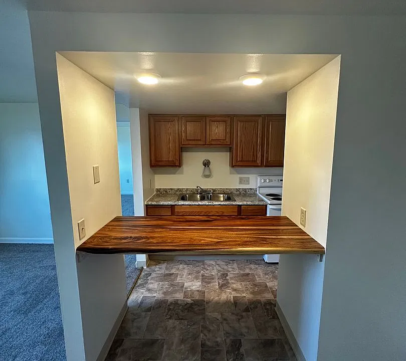 209 Whitestown Village