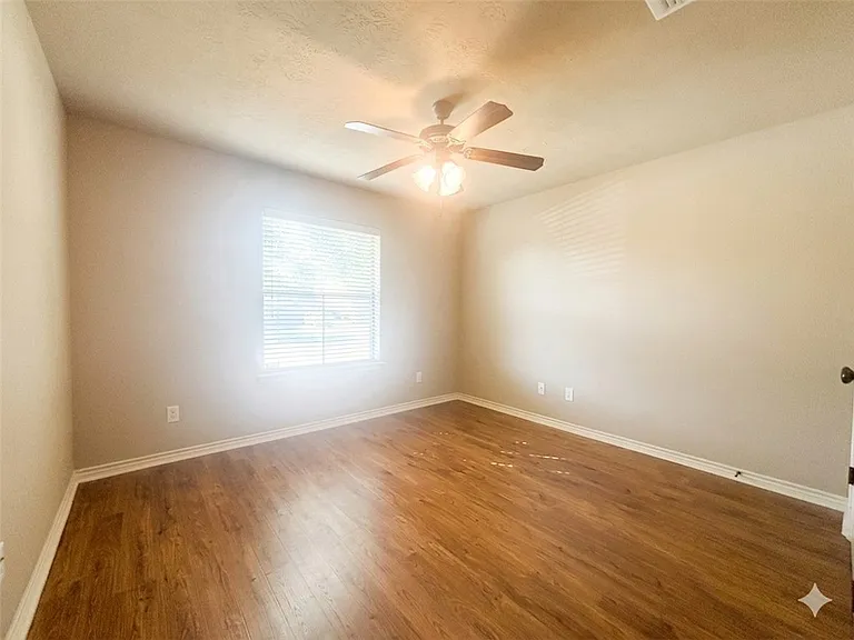4206 Carnes Ct S — Photo 9