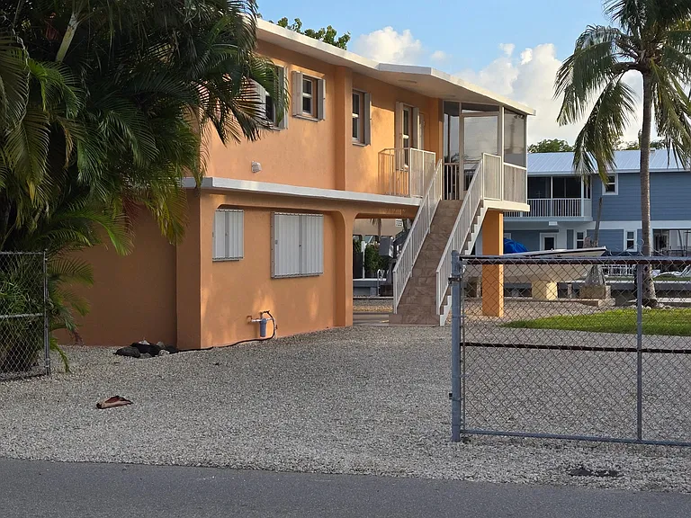 126 Gulfview Dr — Photo 1