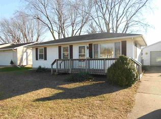 725 Middle Rd, Camanche, IA 52730