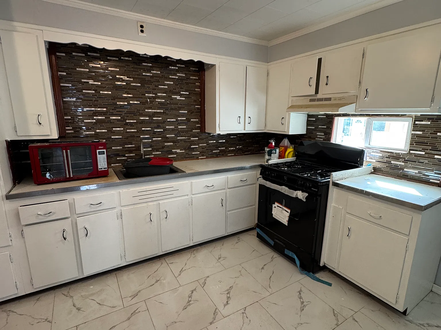 4 bed, $3,200 — Photo 1