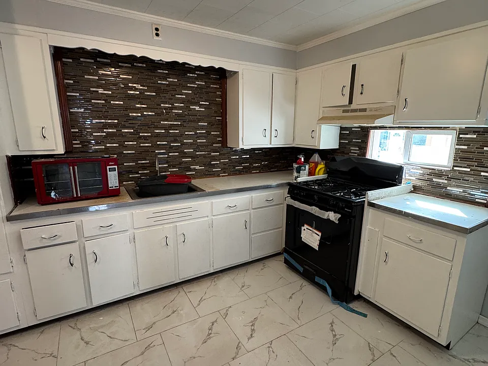 98 W 27th St