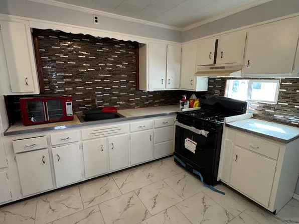 98 W 27th St, Bayonne, NJ 07002