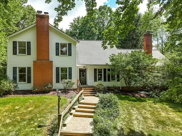 172 Kenton Rd, Chagrin Falls, OH 44022