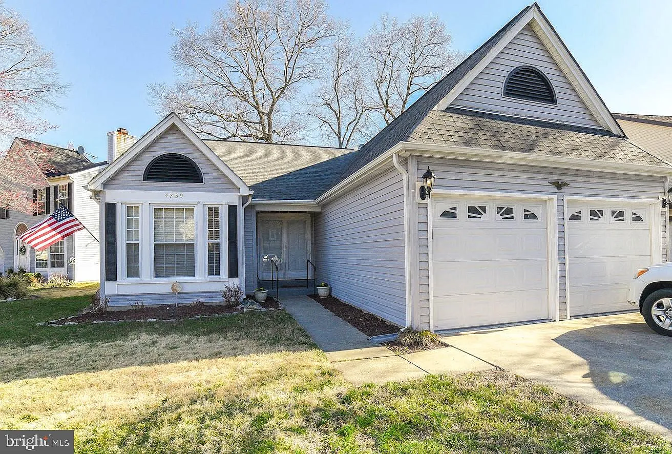 4239 Mockingbird Cir photo 1