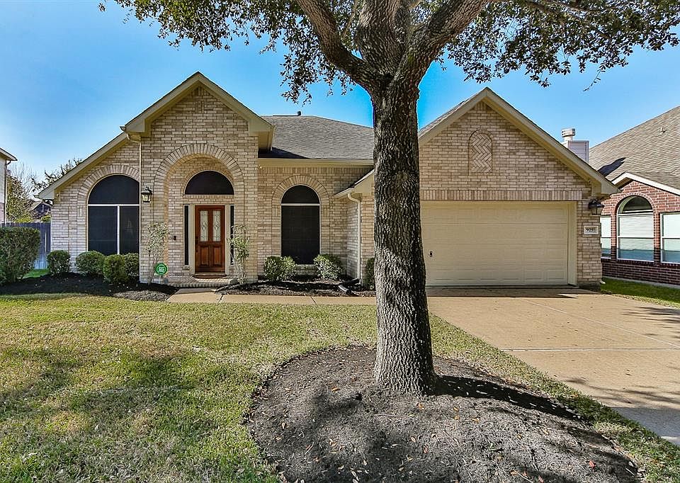 1st image of 923 Rock Springs Dr