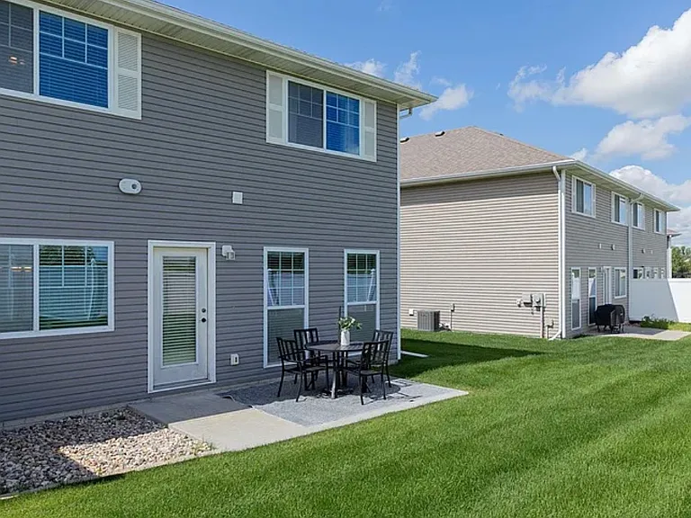 8767 Ridge Hollow Dr — Photo 22