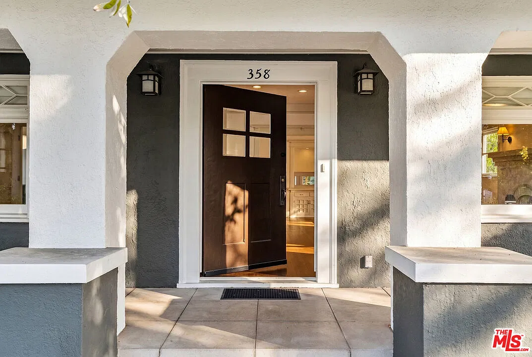 3 bed, 3.0 bath, 2358 sqft, $9,000 — Photo 3
