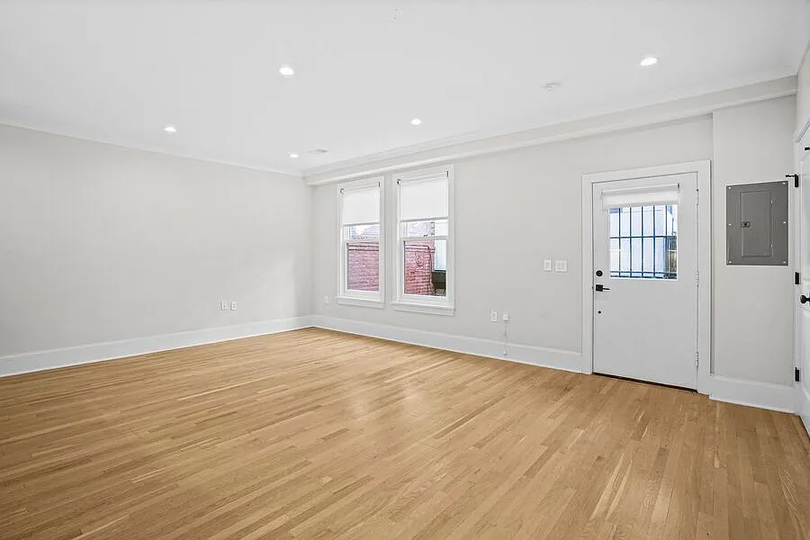 Building Photo - 1314 Vermont Ave NW #7