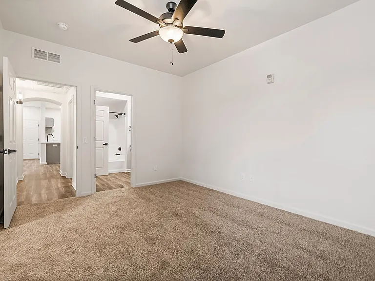Sterling Oaks Luxury Apartments — Photo 52