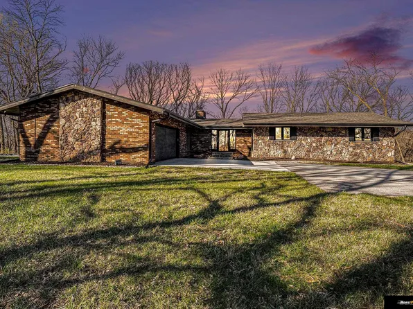 3935 Kristy Plz, Omaha, NE 68112