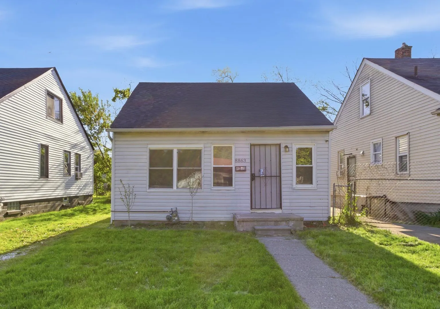 8863 Vaughan St — Photo 1