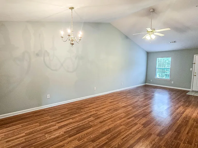 726 Creekside Dr — Photo 7