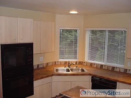 4th image of 702 N Mountain View Ave