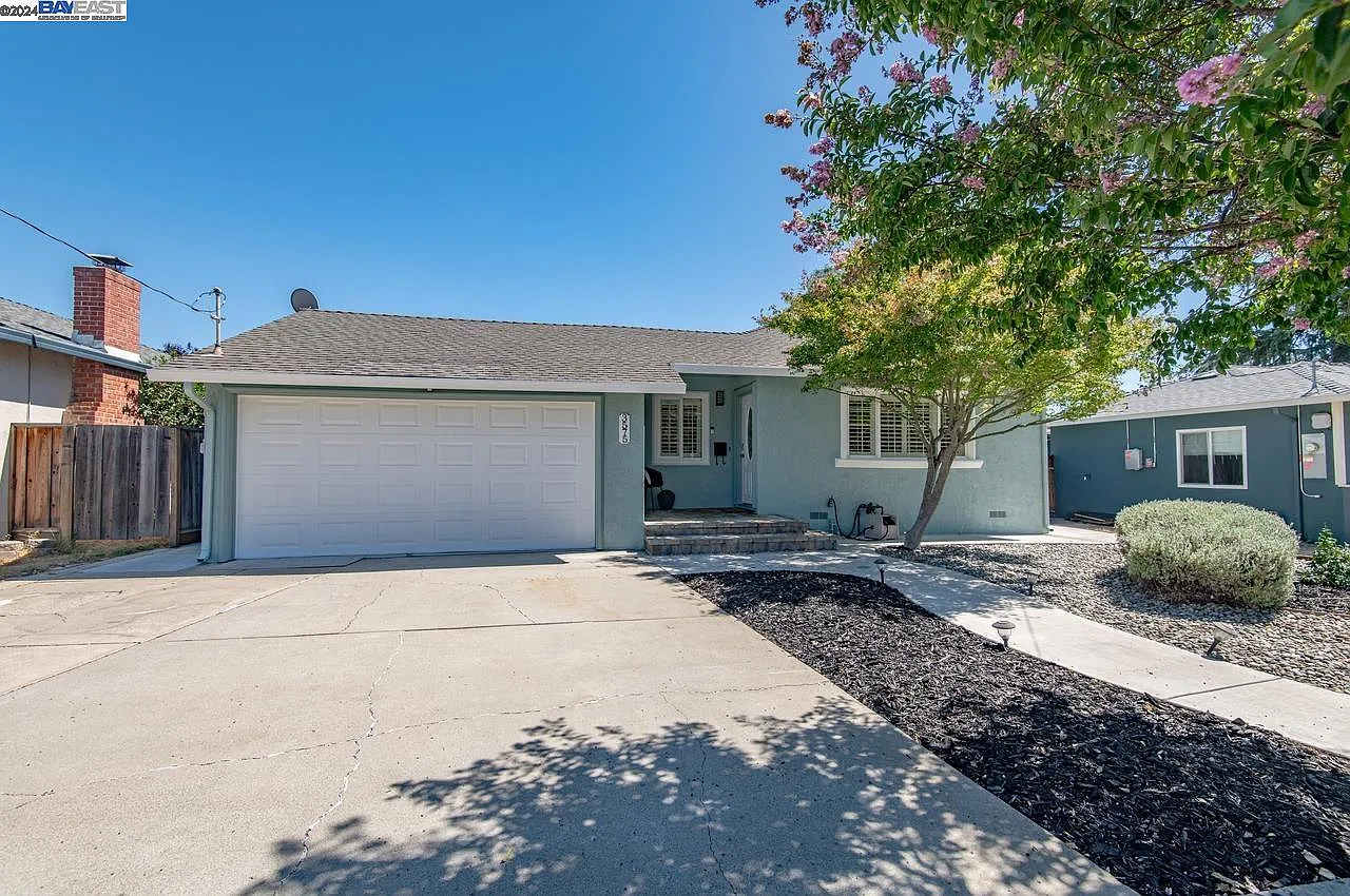 3575 Madeira Way photo 1