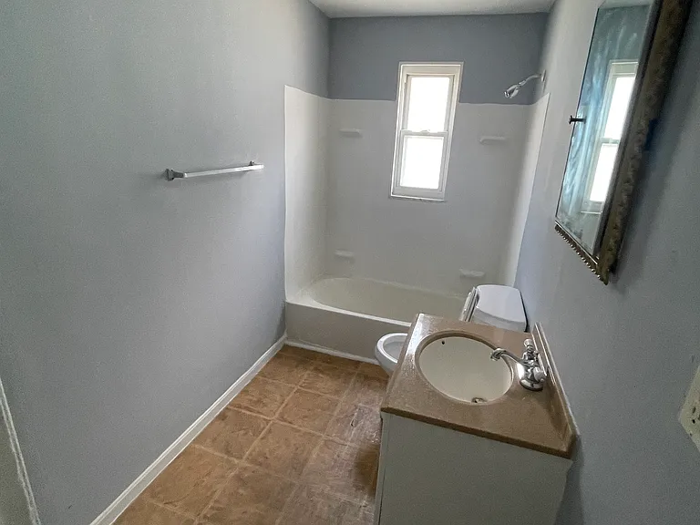 714 W 35th St #1 — Photo 2