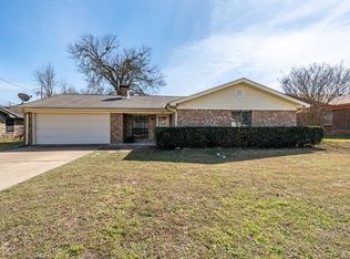 104 Cypress Dr, Palestine, TX 75801