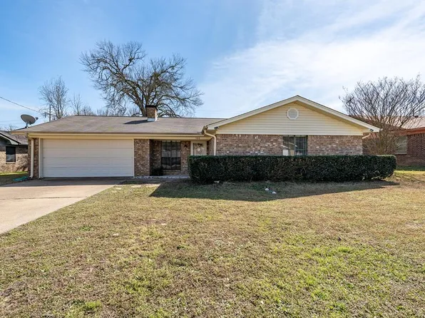 104 Cypress Dr, Palestine, TX 75801