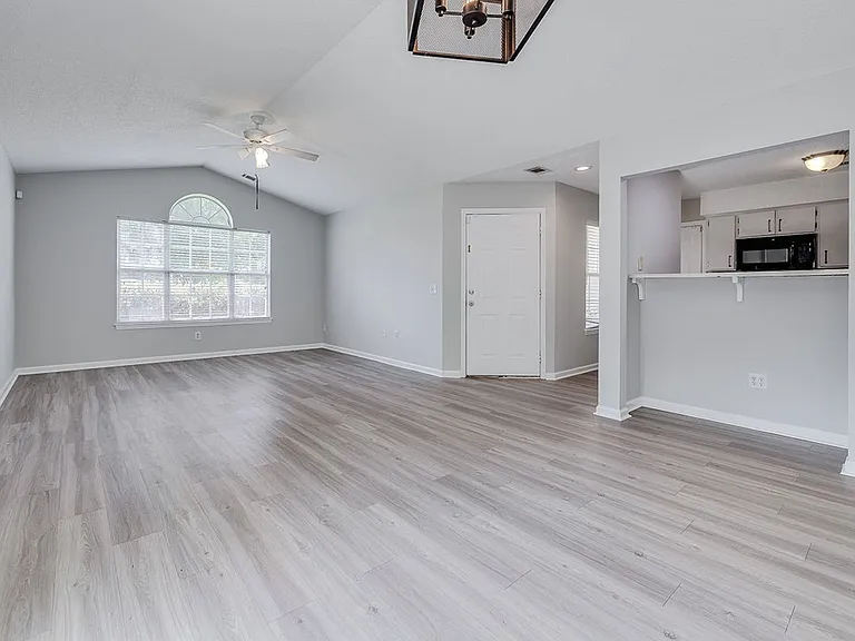 208 Mulberry Way — Photo 3