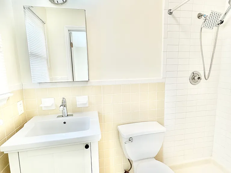 164 Rossiter Ave #1 — Photo 24