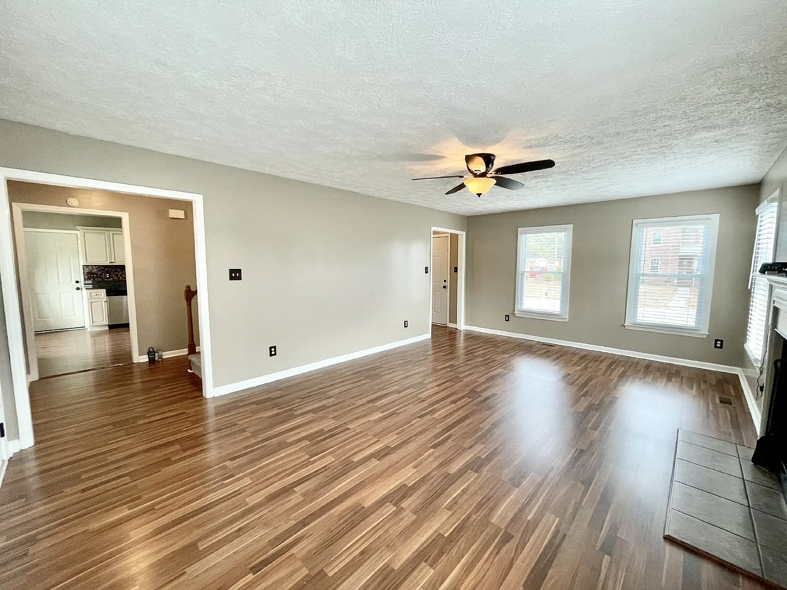 3 bed, 2.5 bath, 1616 sqft, $1,800 — Photo 4