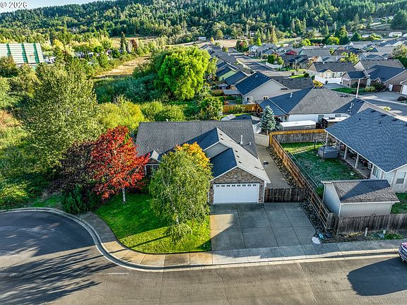4th image of 2558 Golfview Ave