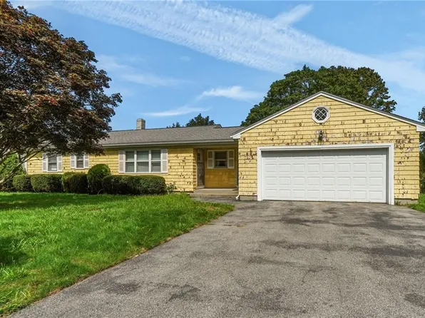 5 Robert Ave, Portsmouth, RI 02871