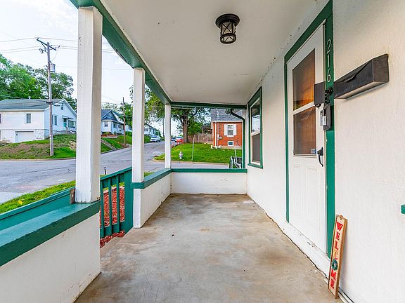 3rd image of 216 Pierce St