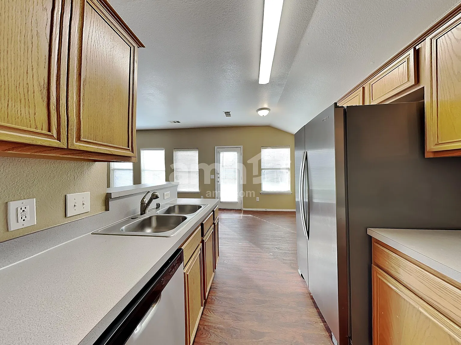 3 bed, 2.0 bath, 1234 sqft, $1,945 — Photo 4