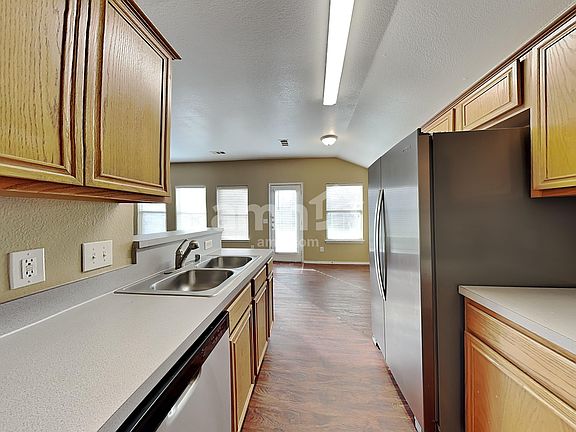 4th image of 308 Lake Travis Dr