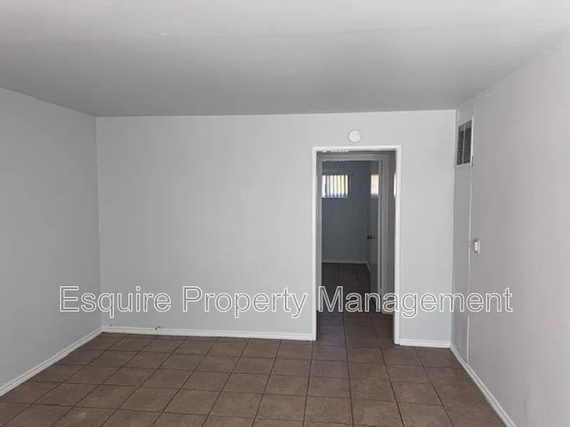 2 bed, 1.0 bath, 700 sqft, $2,295 — Photo 2