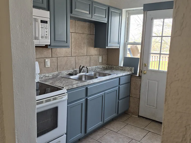 35 N Wright Ave — Photo 3