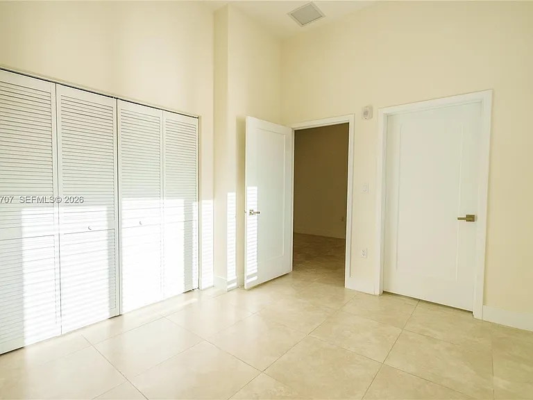 1091 Galiano St #102 — Photo 16