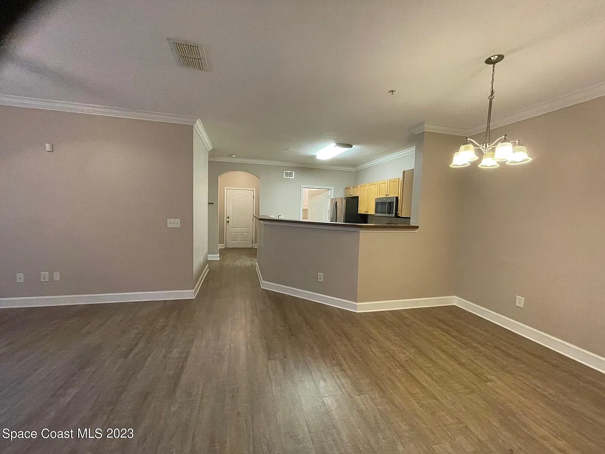 Building Photo - 6411 Borasco Dr #115